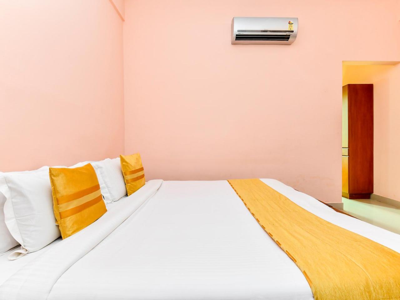 Thomson Regency Hotel Alwaye Bagian luar foto