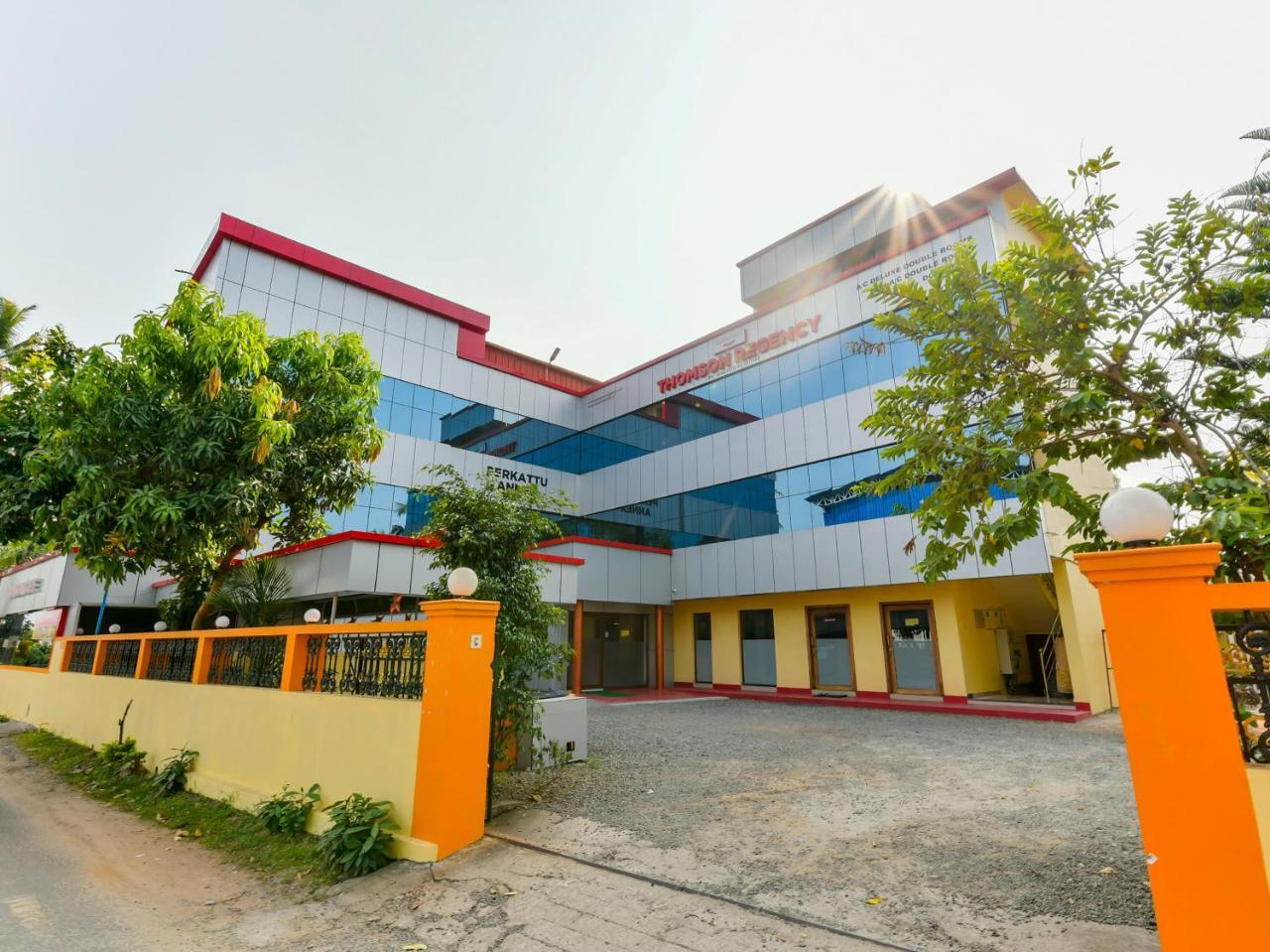 Thomson Regency Hotel Alwaye Bagian luar foto